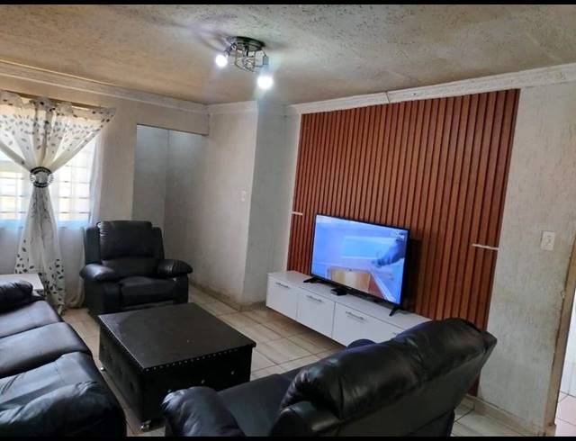 4 BEDROOM HOUSE FOR SALE IN LENASIA SOUTH